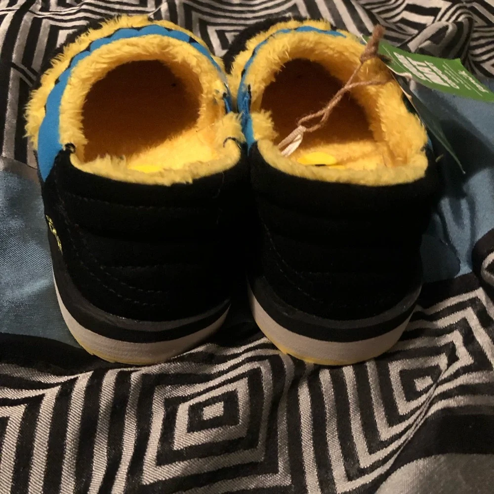SANUK U PUFFY CHILLER LOW SM X GRATEFUL DEAD SHOE Sz 6 NWT Black Yellow